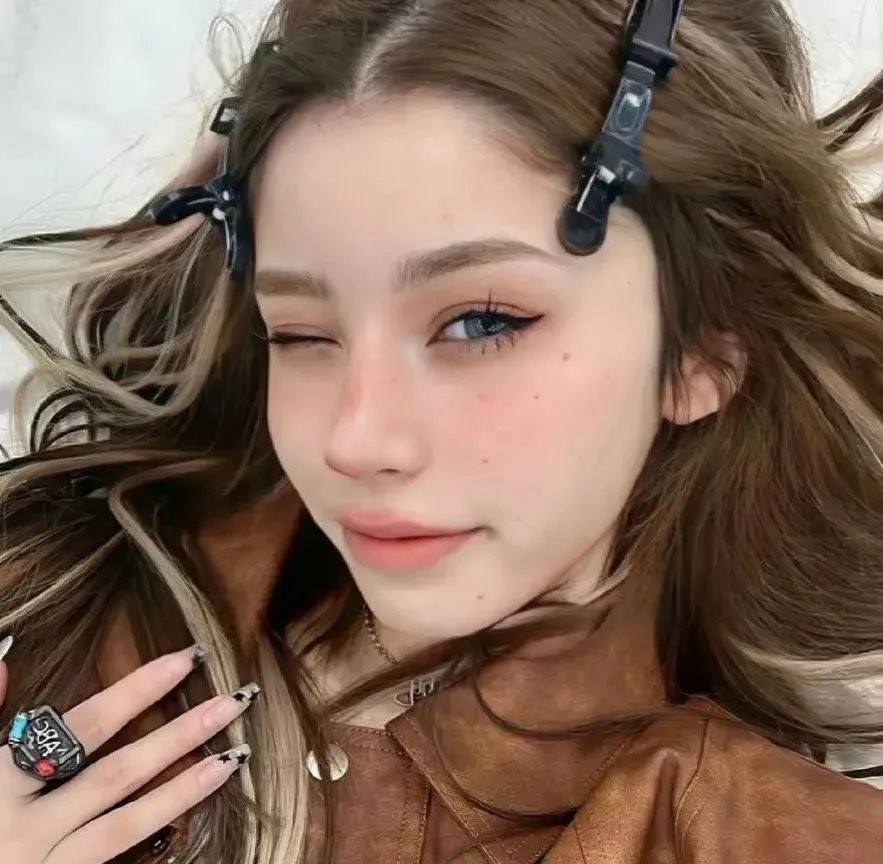毛衣女郎